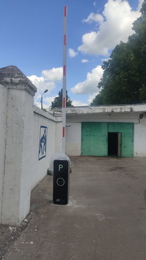 Шлагбаум ZKTeco BG1045-LED с длиной стрелы 4 метра